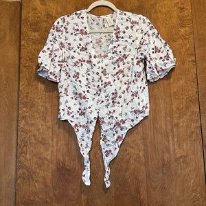 White flower shirt size medium